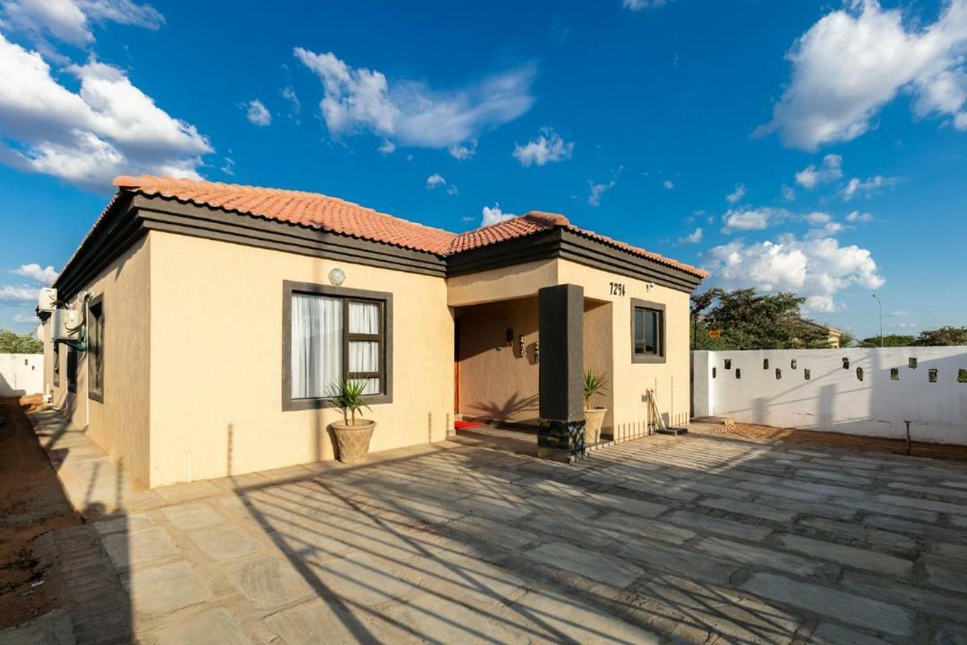 Gemstone Suites Jwaneng Exterior foto